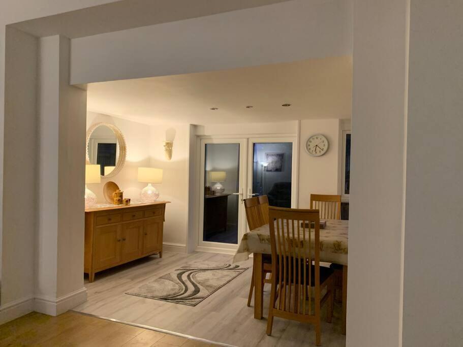 Historic Picturesque Apartment Pembroke Eksteriør billede